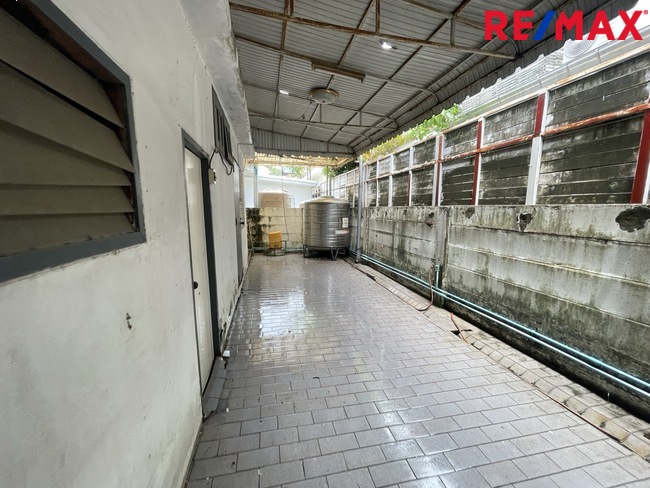 ขายบ้านศรีนครินทร์ หมู่บ้านเอกไพลิน ศรีด่าน 6 บางนา อ่อนนุช สุวรรณภูมิ ใกล้โรงเรียนนานาชาติและศูนย์การค้ามากมาย