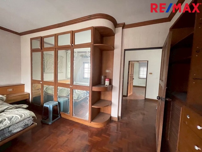 ขายบ้านศรีนครินทร์ หมู่บ้านเอกไพลิน ศรีด่าน 6 บางนา อ่อนนุช สุวรรณภูมิ ใกล้โรงเรียนนานาชาติและศูนย์การค้ามากมาย