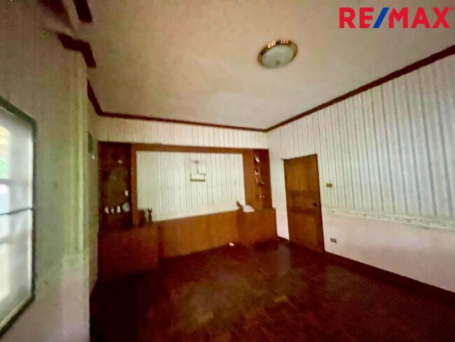 ขายบ้านศรีนครินทร์ หมู่บ้านเอกไพลิน ศรีด่าน 6 บางนา อ่อนนุช สุวรรณภูมิ ใกล้โรงเรียนนานาชาติและศูนย์การค้ามากมาย