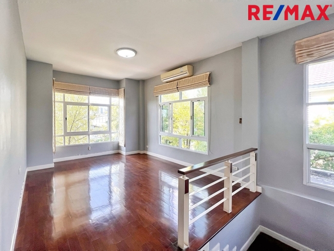 บ้านเดี่ยวพื้นที่ 85 ตารางวา ไม่มีบ้านตรงข้าม ตั้งอยู่บนถนนเมน