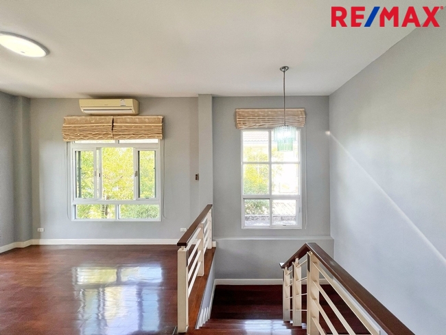 บ้านเดี่ยวพื้นที่ 85 ตารางวา ไม่มีบ้านตรงข้าม ตั้งอยู่บนถนนเมน