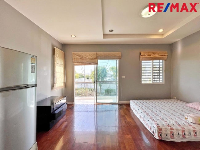 บ้านเดี่ยวพื้นที่ 85 ตารางวา ไม่มีบ้านตรงข้าม ตั้งอยู่บนถนนเมน