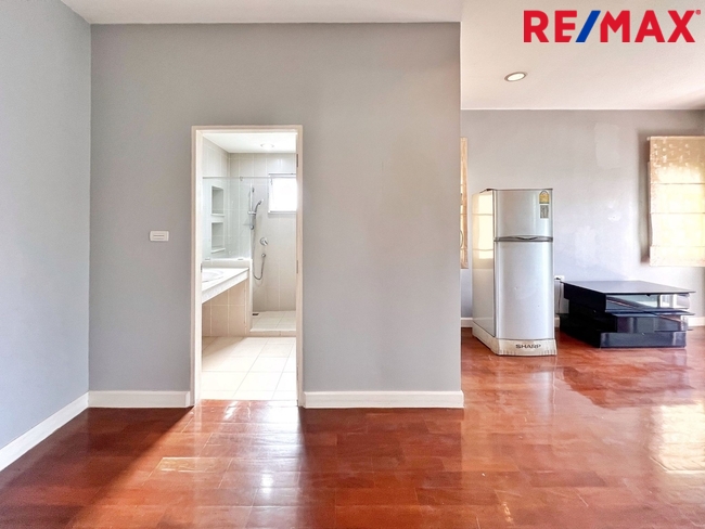 บ้านเดี่ยวพื้นที่ 85 ตารางวา ไม่มีบ้านตรงข้าม ตั้งอยู่บนถนนเมน