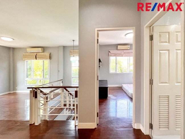 บ้านเดี่ยวพื้นที่ 85 ตารางวา ไม่มีบ้านตรงข้าม ตั้งอยู่บนถนนเมน