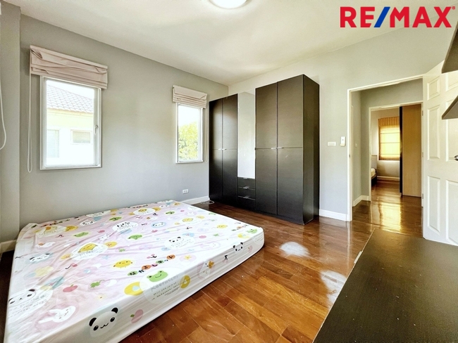 บ้านเดี่ยวพื้นที่ 85 ตารางวา ไม่มีบ้านตรงข้าม ตั้งอยู่บนถนนเมน