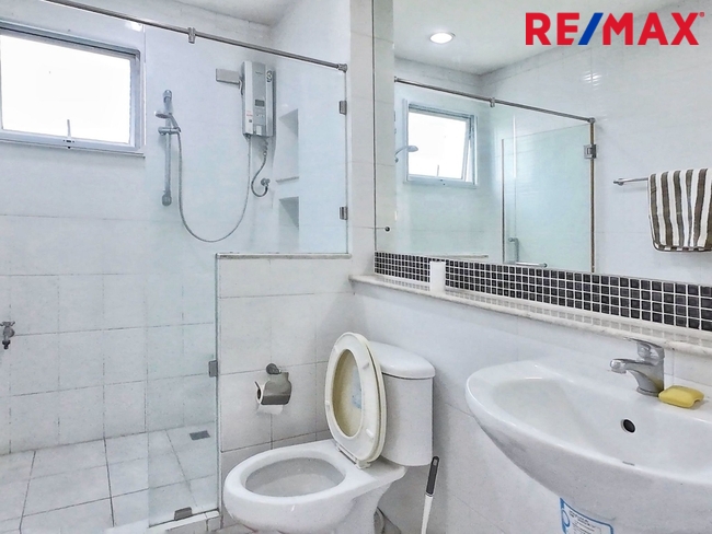 บ้านเดี่ยวพื้นที่ 85 ตารางวา ไม่มีบ้านตรงข้าม ตั้งอยู่บนถนนเมน