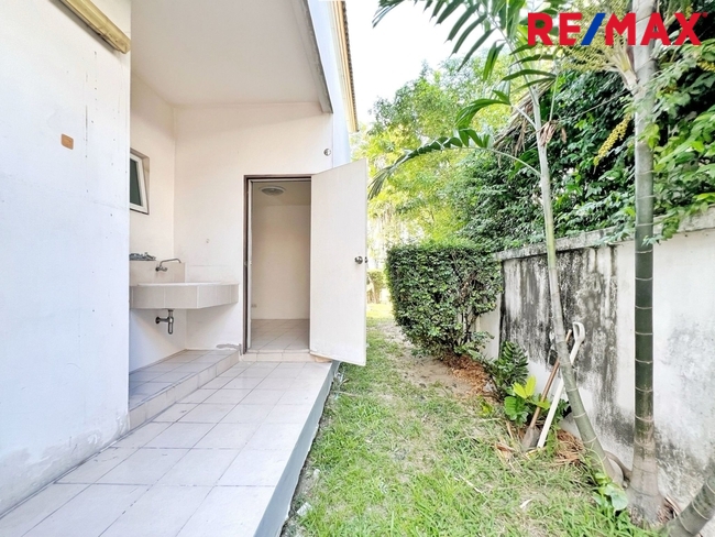 บ้านเดี่ยวพื้นที่ 85 ตารางวา ไม่มีบ้านตรงข้าม ตั้งอยู่บนถนนเมน