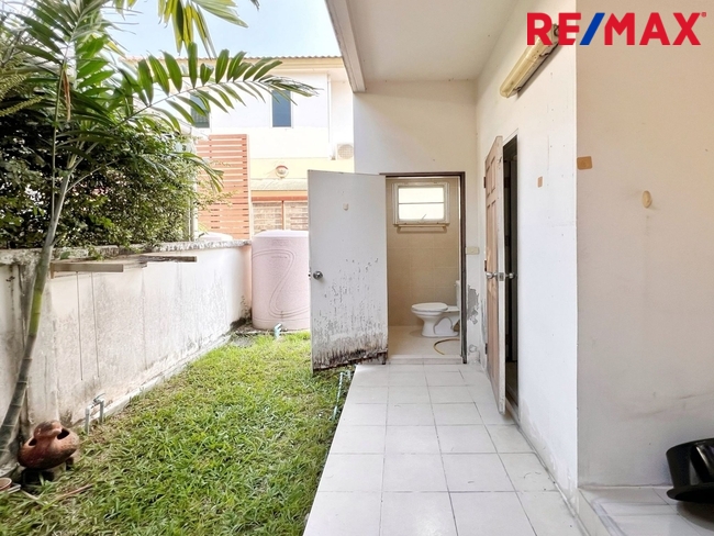 บ้านเดี่ยวพื้นที่ 85 ตารางวา ไม่มีบ้านตรงข้าม ตั้งอยู่บนถนนเมน