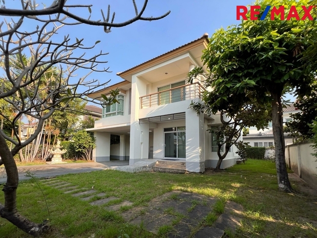 บ้านเดี่ยวพื้นที่ 85 ตารางวา ไม่มีบ้านตรงข้าม ตั้งอยู่บนถนนเมน