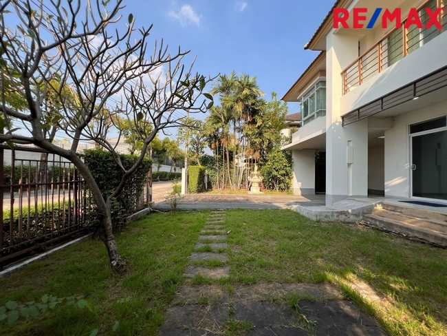 บ้านเดี่ยวพื้นที่ 85 ตารางวา ไม่มีบ้านตรงข้าม ตั้งอยู่บนถนนเมน