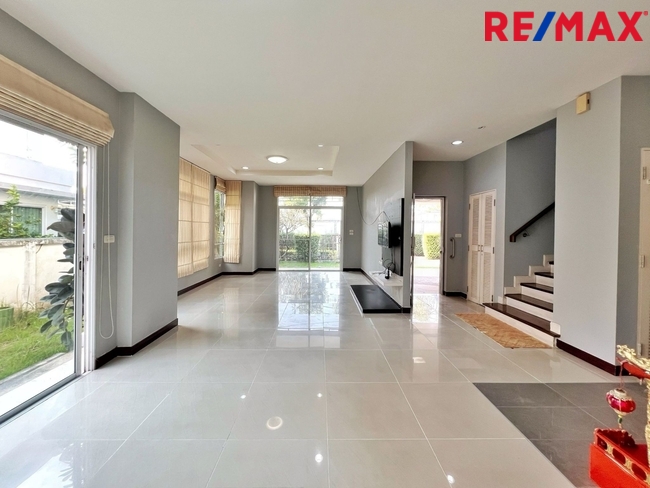 บ้านเดี่ยวพื้นที่ 85 ตารางวา ไม่มีบ้านตรงข้าม ตั้งอยู่บนถนนเมน