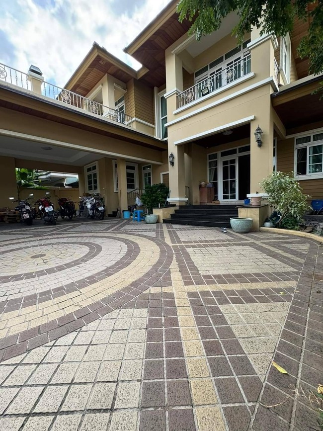 บ้านเดี่ยว มาใหม่อีกหนึ่งหลัง ซอยสมเด็จพระเจ้าตากสิน 4 ตกแต่งครบหิ้วกระเป๋าเข้าอยู่ได้เลย