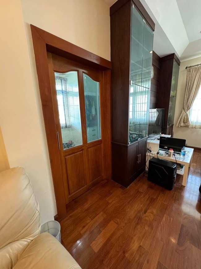 บ้านเดี่ยว มาใหม่อีกหนึ่งหลัง ซอยสมเด็จพระเจ้าตากสิน 4 ตกแต่งครบหิ้วกระเป๋าเข้าอยู่ได้เลย