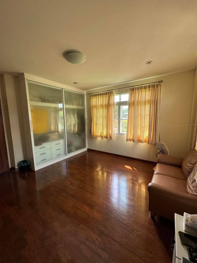 บ้านเดี่ยว มาใหม่อีกหนึ่งหลัง ซอยสมเด็จพระเจ้าตากสิน 4 ตกแต่งครบหิ้วกระเป๋าเข้าอยู่ได้เลย