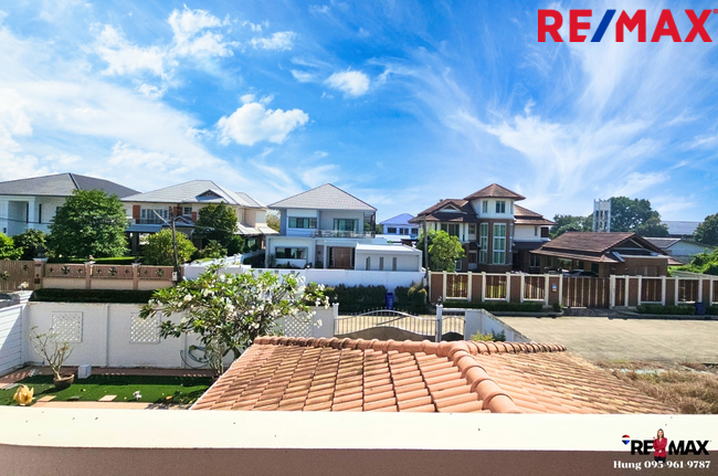 ขาย บ้านวริยา วิลล์ สาย4 ใกล้ มหิดล ศาลายา บ้านเดี่ยว 2 ชั้น บนพื้นที่ 135 ตร.วา 317 ตร.ม. มีสวนในบ้าน 4 ห้องนอน ฝ้าสูง โปร่ง มีความเป็นส่วนตัว ความเจริญรอบด้าน เดินทางสะดวก ถนนตัดใหม่ หลากหลายเส้นทาง ขายเพียง 8.59 Mb.