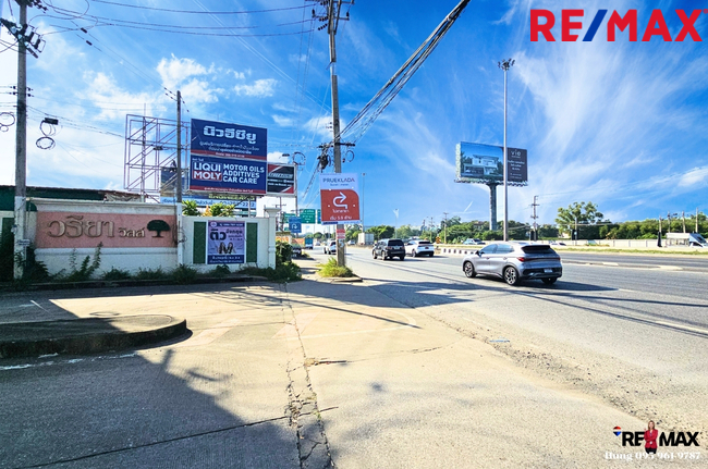 ขาย บ้านวริยา วิลล์ สาย4 ใกล้ มหิดล ศาลายา บ้านเดี่ยว 2 ชั้น บนพื้นที่ 135 ตร.วา 317 ตร.ม. มีสวนในบ้าน 4 ห้องนอน ฝ้าสูง โปร่ง มีความเป็นส่วนตัว ความเจริญรอบด้าน เดินทางสะดวก ถนนตัดใหม่ หลากหลายเส้นทาง ขายเพียง 8.59 Mb.