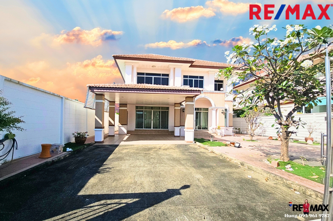 ขาย บ้านวริยา วิลล์ สาย4 ใกล้ มหิดล ศาลายา บ้านเดี่ยว 2 ชั้น บนพื้นที่ 135 ตร.วา 317 ตร.ม. มีสวนในบ้าน 4 ห้องนอน ฝ้าสูง โปร่ง มีความเป็นส่วนตัว ความเจริญรอบด้าน เดินทางสะดวก ถนนตัดใหม่ หลากหลายเส้นทาง ขายเพียง 8.59 Mb.