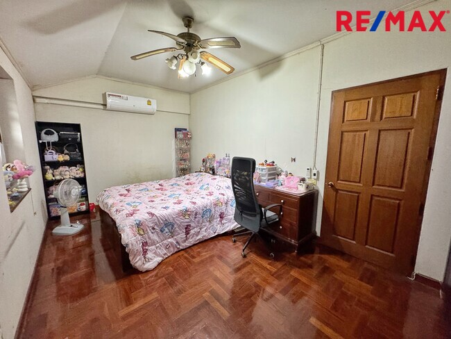 ขายบ้านเดี่ยว วิภาวดีรังสิต 64 – แจ้งวัฒนะ 1 | 129 ตร.วา | 300 ตร.ม. | 5 ห้องนอน 5 ห้องน้ำ | ราคาพิเศษ 14.5 ล้านบาท เหมาะอยู่อาศัยและทำโฮมออฟฟิศ ทำเลใกล้ดอนเมือง–หลักสี่–ศูนย์ราชการแจ้งวัฒนะ