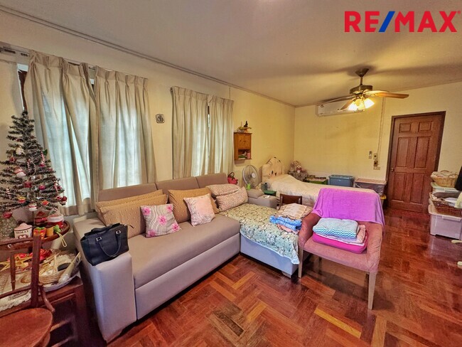 ขายบ้านเดี่ยว วิภาวดีรังสิต 64 – แจ้งวัฒนะ 1 | 129 ตร.วา | 300 ตร.ม. | 5 ห้องนอน 5 ห้องน้ำ | ราคาพิเศษ 14.5 ล้านบาท เหมาะอยู่อาศัยและทำโฮมออฟฟิศ ทำเลใกล้ดอนเมือง–หลักสี่–ศูนย์ราชการแจ้งวัฒนะ