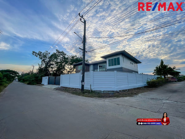 บ้านนิมิตใหม่ 59 I เคซี เลค แลนด์ บ้านสั่งสร้าง บริษัท SC Grand ประกันโครงสร้าง 20 ปี หัวมุม ประตูรั้วหน้าบ้านกว้าง 9 เมตรและมีประตูรั้วเข้าออกได้ 2 ด้าน