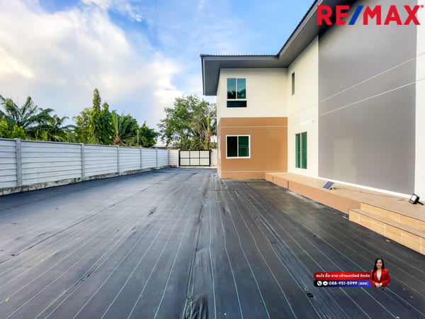 บ้านนิมิตใหม่ 59 I เคซี เลค แลนด์ บ้านสั่งสร้าง บริษัท SC Grand ประกันโครงสร้าง 20 ปี หัวมุม ประตูรั้วหน้าบ้านกว้าง 9 เมตรและมีประตูรั้วเข้าออกได้ 2 ด้าน