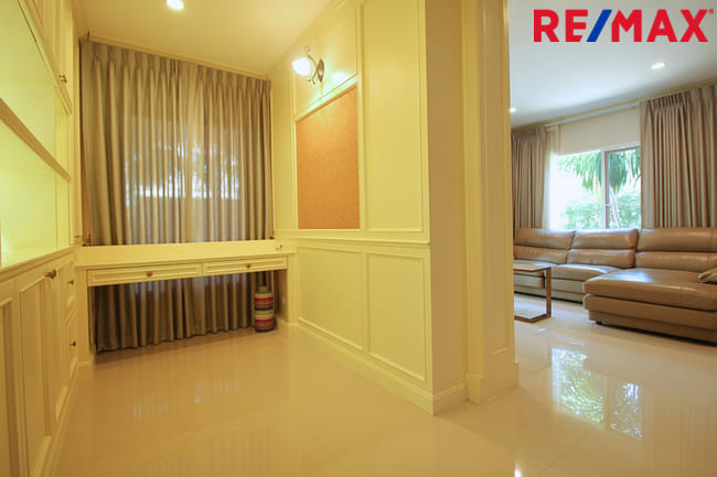 ขายบ้านเดี่ยว ลัดดารมย์ อิลิแกนซ์ วงแหวน สาทร มีห้องนอนชั้น1 ตกแต่งสวย 80 ตร.ว