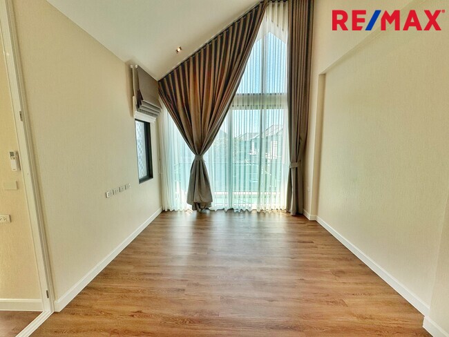 ขายบ้านเดี่ยวหรู บางกอก บูเลอวาร์ด เวสต์เกต 80 ตร.ว. พร้อมอยู่ | SC Asset ทำเลศักยภาพ ติดถนนกาญจนาภิเษก ใกล้รถไฟฟ้าสายสีม่วง( Bangkok Boulevard Westgate)