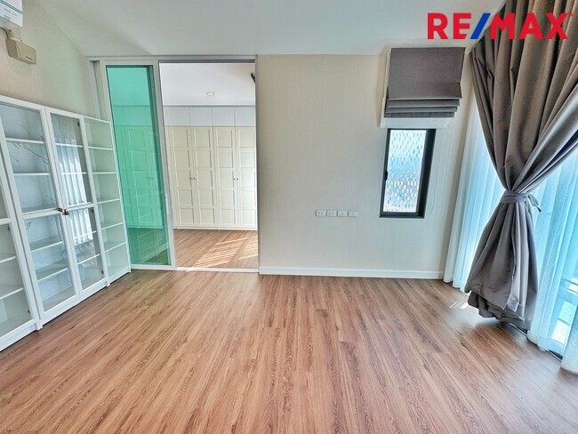 ขายบ้านเดี่ยวหรู บางกอก บูเลอวาร์ด เวสต์เกต 80 ตร.ว. พร้อมอยู่ | SC Asset ทำเลศักยภาพ ติดถนนกาญจนาภิเษก ใกล้รถไฟฟ้าสายสีม่วง( Bangkok Boulevard Westgate)