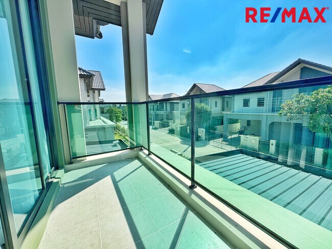 ขายบ้านเดี่ยวหรู บางกอก บูเลอวาร์ด เวสต์เกต 80 ตร.ว. พร้อมอยู่ | SC Asset ทำเลศักยภาพ ติดถนนกาญจนาภิเษก ใกล้รถไฟฟ้าสายสีม่วง( Bangkok Boulevard Westgate)