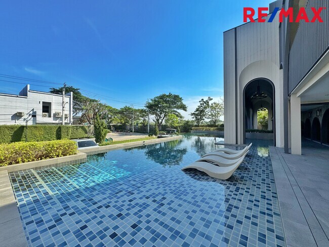 ขายบ้านเดี่ยวหรู บางกอก บูเลอวาร์ด เวสต์เกต 80 ตร.ว. พร้อมอยู่ | SC Asset ทำเลศักยภาพ ติดถนนกาญจนาภิเษก ใกล้รถไฟฟ้าสายสีม่วง( Bangkok Boulevard Westgate)