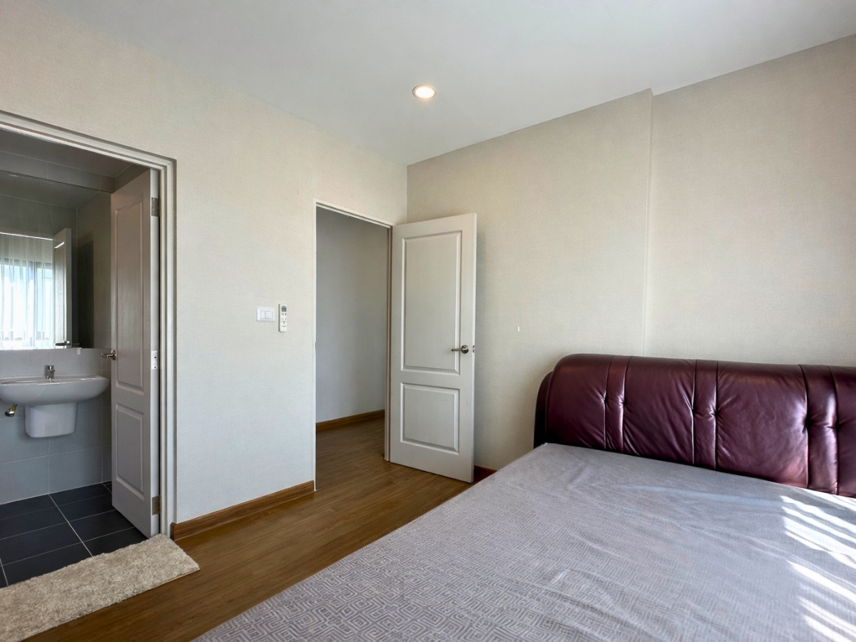 ขายบ้าน เซนโทร วงแหวน-จตุโชติ 4 นอน 5 น้ำ