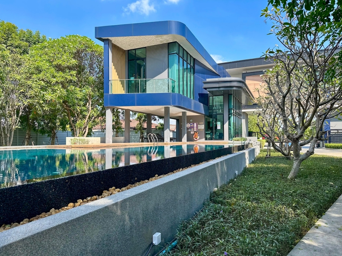 ขายบ้าน เซนโทร วงแหวน-จตุโชติ 4 นอน 5 น้ำ