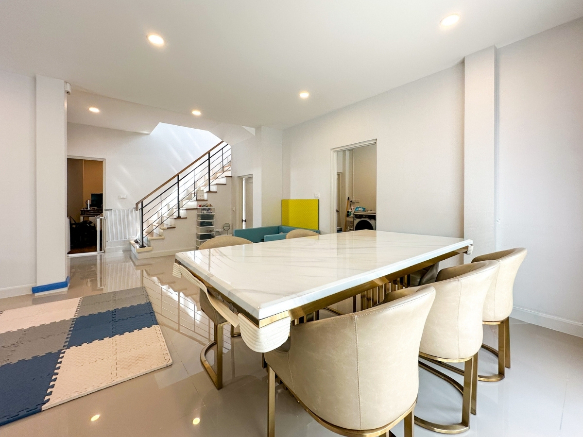 ขายบ้าน เซนโทร วงแหวน-จตุโชติ 4 นอน 5 น้ำ