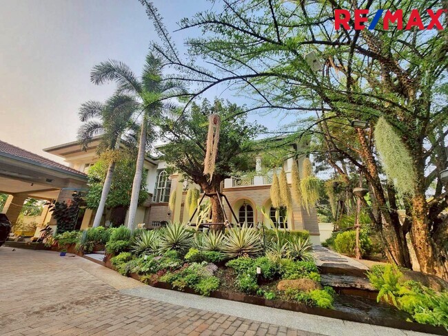 ขายบ้านเดี่ยวหรู หลังมุม ลดาวัลย์ ปิ่นเกล้า–เพชรเกษม 190 ตร.วา | ต้นโครงการ | รีโนเวทใหม่ | ใกล้โรงเรียนนานาชาติ