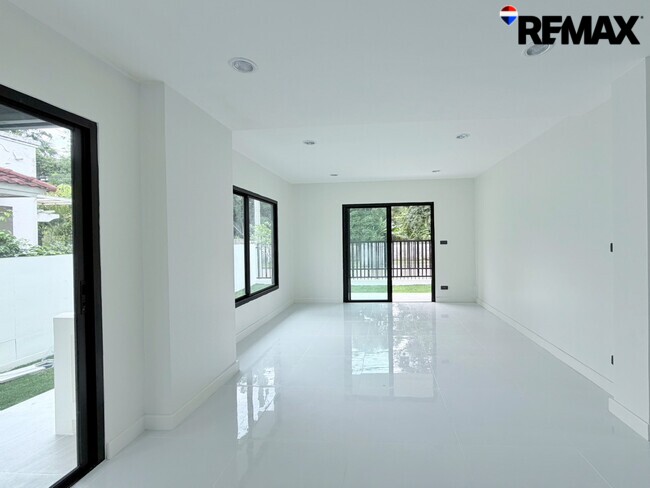 ขายบ้านเดี่ยว Perfect Place รัตนาธิเบศร์–ไทรม้า บ้านเดี่ยวทำเลดี หน้าบ้านไม่ชนใคร ราคาถูกที่สุดในโครงการ ถนนรัตนาธิเบศร์ ใกล้รถไฟฟ้าสายสีม่วง
