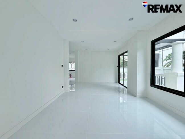 ขายบ้านเดี่ยว Perfect Place รัตนาธิเบศร์–ไทรม้า บ้านเดี่ยวทำเลดี หน้าบ้านไม่ชนใคร ราคาถูกที่สุดในโครงการ ถนนรัตนาธิเบศร์ ใกล้รถไฟฟ้าสายสีม่วง