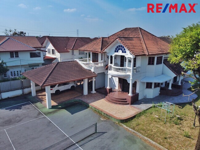 ขายที่ดินพร้อมบ้าน 250 ตร.วา หลังแรก ถนนเมน ภัสรี พุทธมณฑลสาย 2 ซอย 5 | เหมาะปลูกบ้านหรู / รีโนเวท