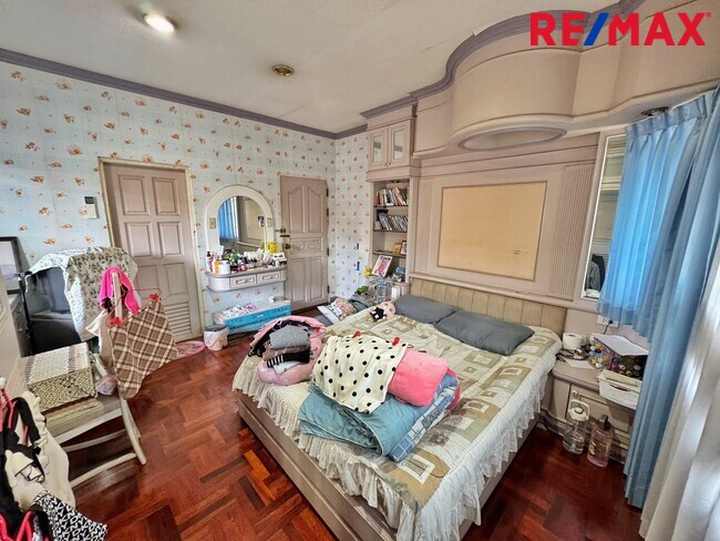 ขายที่ดินพร้อมบ้าน 250 ตร.วา หลังแรก ถนนเมน ภัสรี พุทธมณฑลสาย 2 ซอย 5 | เหมาะปลูกบ้านหรู / รีโนเวท