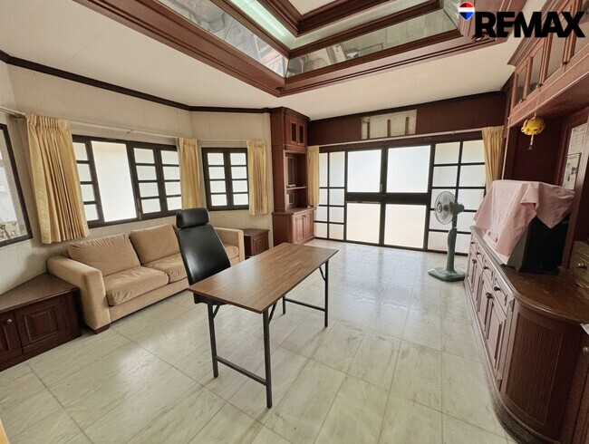 ขายที่ดินพร้อมบ้าน 250 ตร.วา หลังแรก ถนนเมน ภัสรี พุทธมณฑลสาย 2 ซอย 5 | เหมาะปลูกบ้านหรู / รีโนเวท