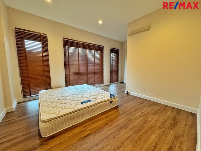 ขายบ้านเดี่ยวหลังริม บางกอกบูเลอวาร์ด เวสต์เกต | 83 ตร.ว. บิ้วท์อินทั้งหลัง ราคาพิเศษ 11.99 ล้าน