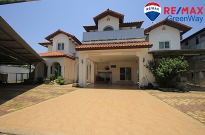 บ้านเดี่ยวพระราม2 บ้านติดน้ำติดทะเลสาบ สารินซิตี้บ้านนภาเหิร 305.3วา หลังบ้านติดน้ำยาว 42เมตร บรรยากาศเป็นส่วนตัวมาก รูปที่ดินถุงเงินถุงทอง พร้อมเรือนรับรอง 2ชั้น บ้านกว้าง สนามหญ้ารอบบ้านขนาดใหญ่ ราคานี้ไม่มีอีกแล้ว