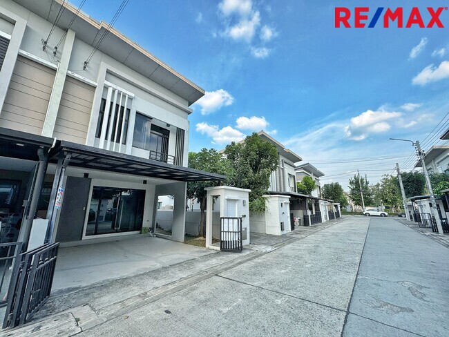 ขายบ้านแฝดหลังมุม เดอะ ทรัสต์ ราชพฤกษ์–รัตนาธิเบศร์ (โครงการ 3) ราคาถูกที่สุดในโครงการ (The Trust Ratchaphruek-Rattanathibet)