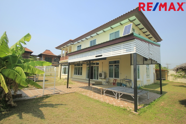 บ้านเดี่ยวพระราม2 บ้านติดน้ำติดทะเลสาบ สารินซิตี้บ้านนภาเหิร 305.3วา หลังบ้านติดน้ำยาว 42เมตร บรรยากาศเป็นส่วนตัวมาก รูปที่ดินถุงเงินถุงทอง พร้อมเรือนรับรอง 2ชั้น บ้านกว้าง สนามหญ้ารอบบ้านขนาดใหญ่ ราคานี้ไม่มีอีกแล้ว