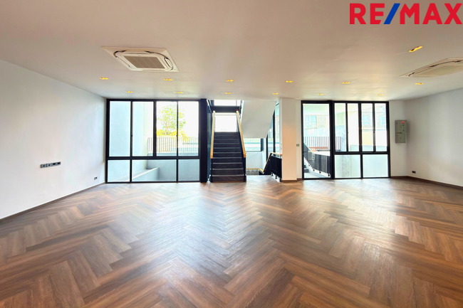 ขายโฮมออฟฟิศ Home Office โครงการ Penton อารีย์ ใจกลางเมือง 5 ชั้น 140 ตารางวา ทำเลดีมาก