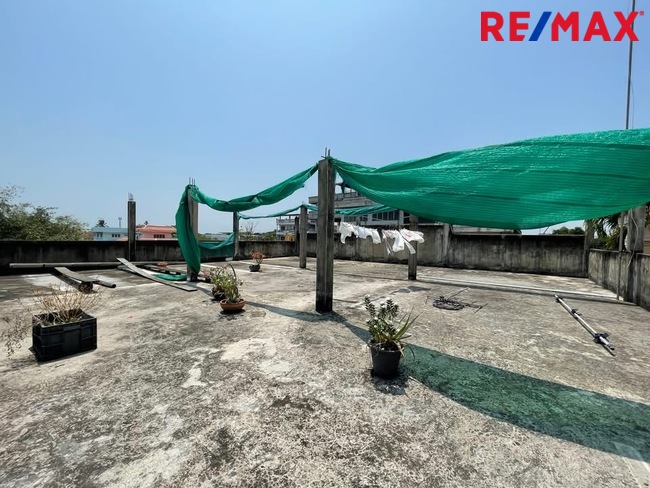 ขายบ้านพร้อมที่ดิน 200ตารางวา ใกล้พระราม2 อาคาร2ชั้นพร้อมดาดฟ้า500ตารางเมตรซอยพุทธบูชา11