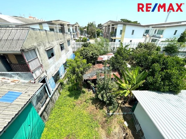 ขายบ้านพร้อมที่ดิน 200ตารางวา ใกล้พระราม2 อาคาร2ชั้นพร้อมดาดฟ้า500ตารางเมตรซอยพุทธบูชา11