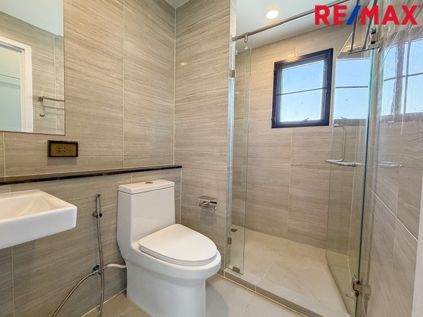 เช่า บ้านเดี่ยวแกรนด์ บริทาเนีย วงแหวน-รามอินทรา บ้านหลังมุม (พร้อมอยู่อาศัย) 4 ห้องนอน แอร์ 5 เครื่อง