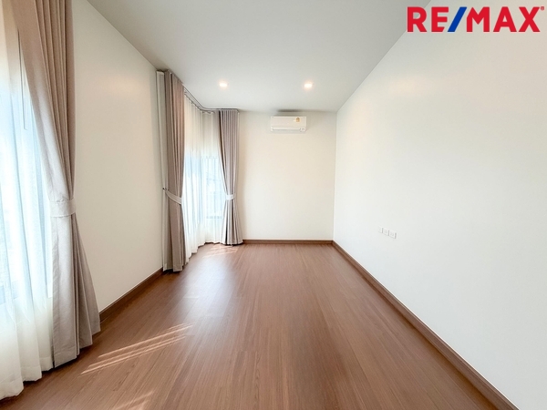 เช่า บ้านเดี่ยวแกรนด์ บริทาเนีย วงแหวน-รามอินทรา บ้านหลังมุม (พร้อมอยู่อาศัย) 4 ห้องนอน แอร์ 5 เครื่อง