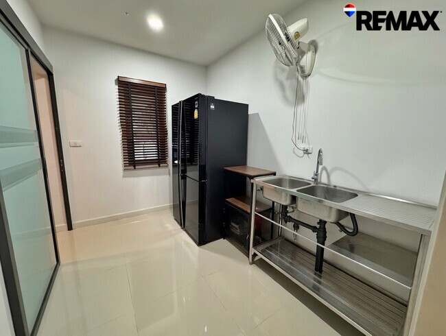 ขายขาดทุนกว่าล้าน! บ้านเดี่ยVenue Flow แจ้งวัฒนะ หลังใหญ่ 73 ตร.ว. ตำแหน่ง Rare Item วิวสวนส่วนกลางหน้าบ้าน (ไม่ชนใคร) 5 นอน สภาพใหม่พร้อมอยู่