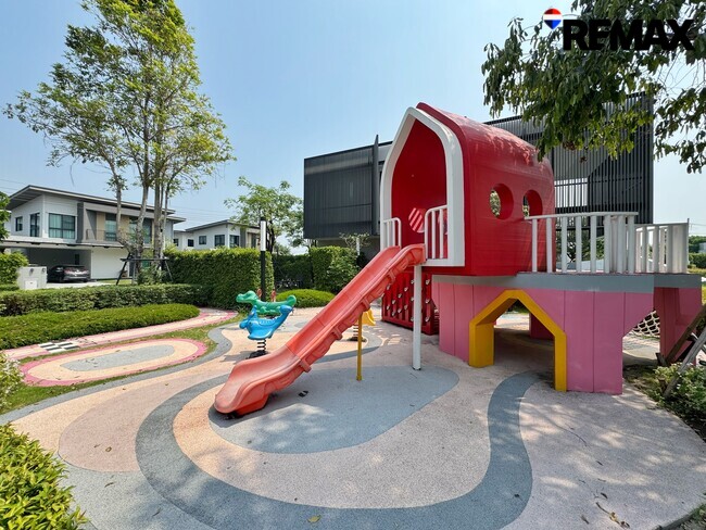 ขายขาดทุนกว่าล้าน! บ้านเดี่ยVenue Flow แจ้งวัฒนะ หลังใหญ่ 73 ตร.ว. ตำแหน่ง Rare Item วิวสวนส่วนกลางหน้าบ้าน (ไม่ชนใคร) 5 นอน สภาพใหม่พร้อมอยู่